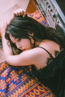 女人战争之肮脏的交易剧情简介